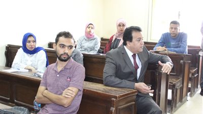 فى زيارات مفاجئة.. وزير التعليم العالى يتفقد عدداً من المعاهد التعليمية بالقاهرة