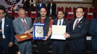 أشرف رشاد يكرم أمين العمل الجماهيري بحزب مستقبل وطن الجيزة