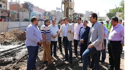 محافظ سوهاج يتفقد بدء المرحلة الأولى لإنشاء كوبري الثقافة وأعمال خط المياه بشارع الجمهورية (صور)