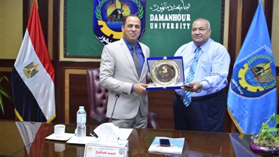 رئيس جامعة دمنهور: التحول إلى الكتب الإلكترونية يقضي على ابتزاز بعض الأساتذة