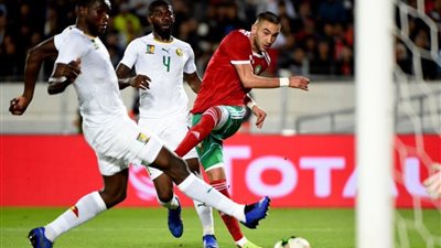 فان دار فارت: “على توتنهام التعاقد مع زياش فى الموسم المقبل”