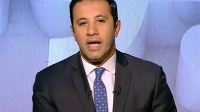 عمرو خليل عن حادث قطار طنطا: “لو دكتور موت مريض تستقيل الوزيرة؟!”