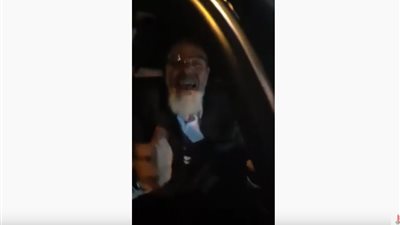 شاهد لحظة خروج المحامي المُفرج عنه منتصر الزيات من السجن (فيديو)