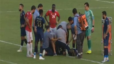 بلع لسانه.. لاعب سيراميكا ينجو من الموت بعد خطأ تحكيمي (فيديو)