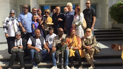 مجدي يعقوب يستقبل ضيوف “الأفروصينى” بترحاب شديد (صور)