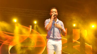 تامر عاشور يتألق في حفله الأول بالسعودية مشيدا بـ”تركي آل الشيخ” (صور وفيديو)