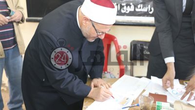 قطار باكستان.. مفتي الجمهورية يقدم التعزية لأسر ضحايا الحادث