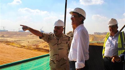 وزير الاتصالات يتفقد مدينة المعرفة بالعاصمة الإدارية الجديدة (صور)