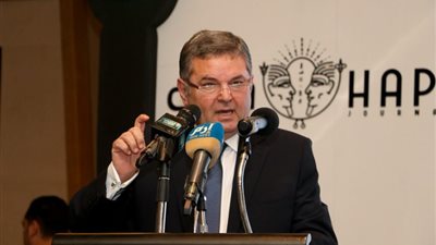 وزير قطاع الأعمال: تصنيع السيارات الكهربائية بشركة “النصر”.. واكتمال خدمات “جسور” في 2020