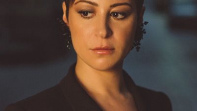 مهرجان القاهرة السينمائي يكرم منة شلبي بجائزة فاتن حمامة للتميز