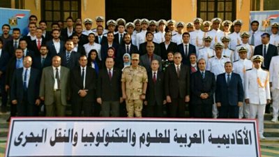 قائد المنطقة الشمالية العسكرية يكرم عدد من أسر الشهداء ومصابي العمليات الحربية