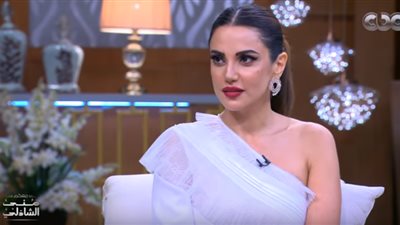 درة تثير الجدل بسبب الحديث عن فساتينها وعوامل ظهورها بشكل جذاب (فيديو)