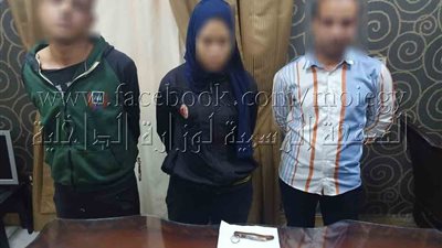 صوروه ثم ابتزوه.. ضبط 3 أشخاص أجبروا موظف بالتوقيع على ورقة بيضاء للاستيلاء على أمواله