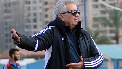 حلمي طولان يدرس الزمالك بالفيديو لمعرفة ثغرات الأبيض