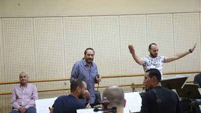 علي الحجار يبدأ بروفات حفله الغنائي بمهرجان الموسيقى العربية (صور)