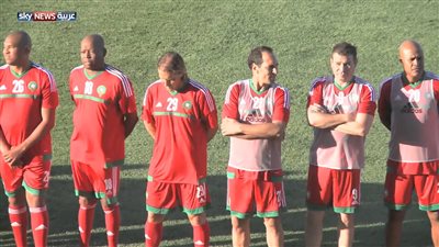 مشاركة أحد قصار القامة في مباراة منتخب العالم ونجوم إفريقيا (فيديو)