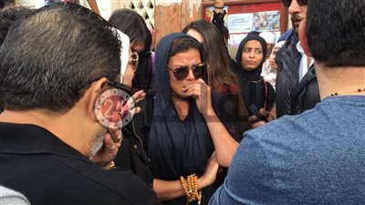 انهيار ناهد السباعي ودارين حداد في وداع هيثم أحمد زكي (صور وفيديو)