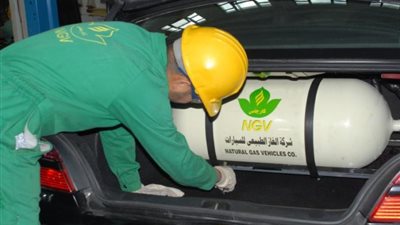 بـ 100 مليون جنيه.. “تنمية المشروعات” يمول تحويل السيارات للعمل بالغاز الطبيعي