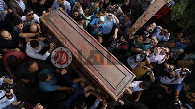 “وغُلقت الأبواب”.. يوم شاق قضاه هيثم أحمد زكي لن يبقى بعده وحيدًا