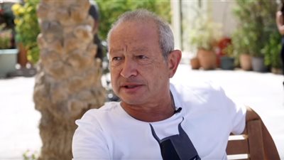 نجيب ساويرس يهاجم أحمد مراد: “في ناس كدا تفتكر إنها لما تقلل من القامات تظهر”