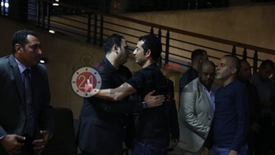 عمرو سعد وآل السبكي يحضرون عزاء والد أكرم حسني بمسجد حسن الشربتلي (صور)