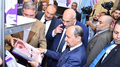 “التجارة والصناعة”: 2 مليار و571 مليون دولار زيادة صادرات الغزل والنسيج بنسبة 10%