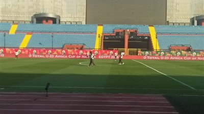 وصول منتخبي كوت ديفوار ونيجيريا لملعب السلام الدولى