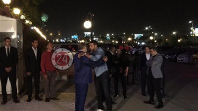 أحمد السعدني وأروي جوده يحرصان على تقديم العزاء في الفنان الراحل هيثم أحمد زكي (صور)