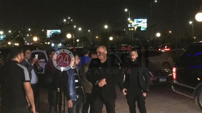 تامر حسني يقدم واجب العزاء في الفنان الراحل هيثم أحمد زكي (صورة وفيديو)