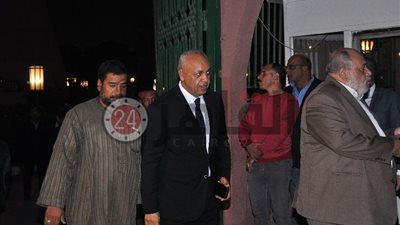 مصطفي بكري يقدم واجب العزاء في الفنان الراحل هيثم أحمد زكي