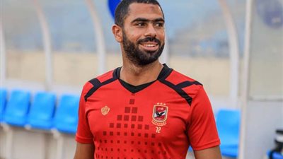 الأهلي يحتفل بعيد ميلاد أحمد فتحي الـ35