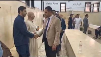 أحد سجناء طرة لوفد نيابة أمن الدولة: “الأكل فوق ما تتخيل واللحمة مرتين في الأسبوع”