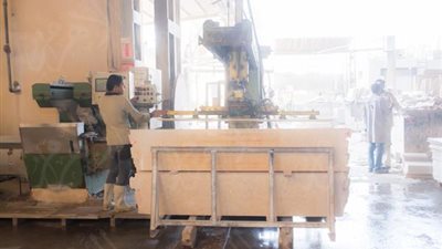 لارتفاع قيمة تقنين الأوضاع.. إغلاق 100 ورشة ومصنع رخام وتسريح عمال بـ”شق الثعبان”