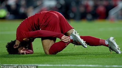 محمد صلاح ينشر صورة لتلقيه العلاج بعد مغادرة معسكر المنتخب المصري (صورة)
