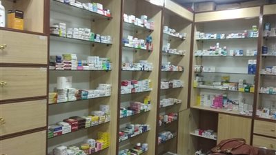 تشميع صيدلية وضبط أكثر من 33 ألف عبوة دواء مجهولة المصدر بالشرقية (صور)