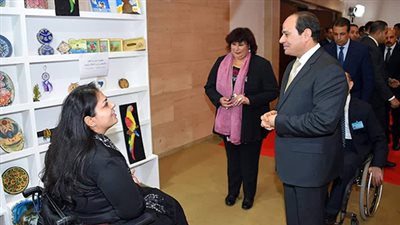 8 ساعات بلا حركة.. ناشطة من ذوي الإعاقة تشكو مصر للطيران بسبب سوء المعاملة (صور)