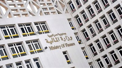 “المالية”: تطبيق الإفراج بنظام “المسار الأخضر” بالموانئ والمنافذ الجمركية اليوم