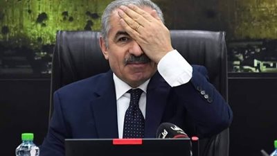 رئيس الوزراء الفلسطيني يتضامن مع المصور معاذ عمارنة الذي فقد إحدى عينيه