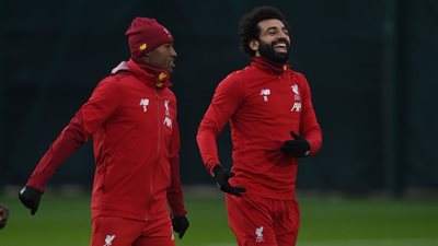 محمد صلاح يشارك في تدريبات ليفربول الجماعية استعدادا لمواجهة كريستال بالاس (صور)