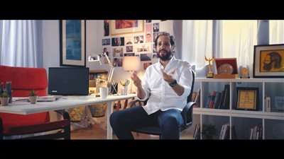 شاهد.. أحمد أمين يعلن مفاجأة لمشاهدي “الفاميليا” في آخر حلقة (فيديو)