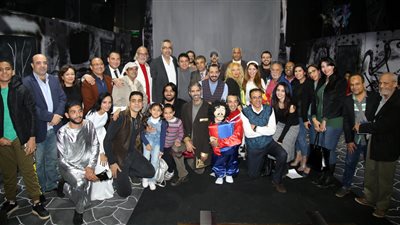 رئيس البيت الفني للمسرح يفتتح عرض “ظل الحكايات” بمسرح الغد (صور)