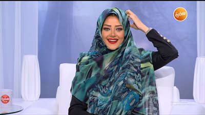 بعد سما المصري.. رضوى الشربيني ترتدي الحجاب على الهواء (فيديو)