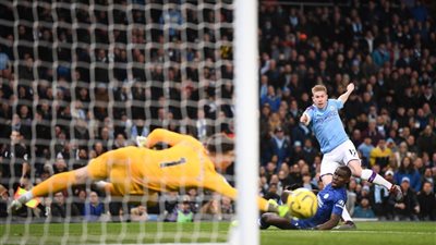 مانشستر سيتي يضرب تشيلسي بثنائية ويصعد للمركز الثالث بالدوري الإنجليزي (فيديو)