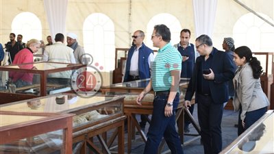 وزير الآثار يعلن تفاصيل اكتشاف مقبرة النبلاء في سقارة (صور)