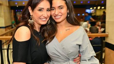 أمل رزق تحتفل بعيد ميلادها وابنتها.. شاهد تعليقها (صورة وفيديو)