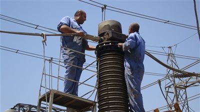 مصرع وإصابة 5 عمال صعقًا أثناء صيانة محول كهربائي بكفر الشيخ