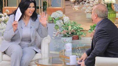 شوقي غريب ضيف منى الشاذلي في “معكم” (صور)