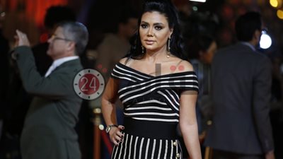 رانيا يوسف تتألق على الـ”ريد كاربت” بـ”بنطلون مفتوح من الركبة” خلال القاهرة السينمائي (صور وفيديو)