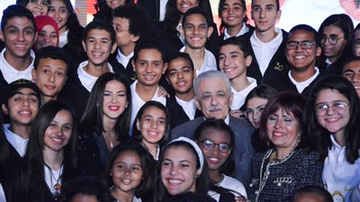 وزير التعليم ودنيا سمير غانم يحتفلان بالذكرى الـ30 لاتفاقية حقوق الطفل بجوار الأهرامات (صور)