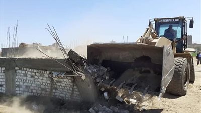 إزالة 22 حالة تعدٍّ بالبناء المخالف على الأراضي الزراعية بسوهاج | صور